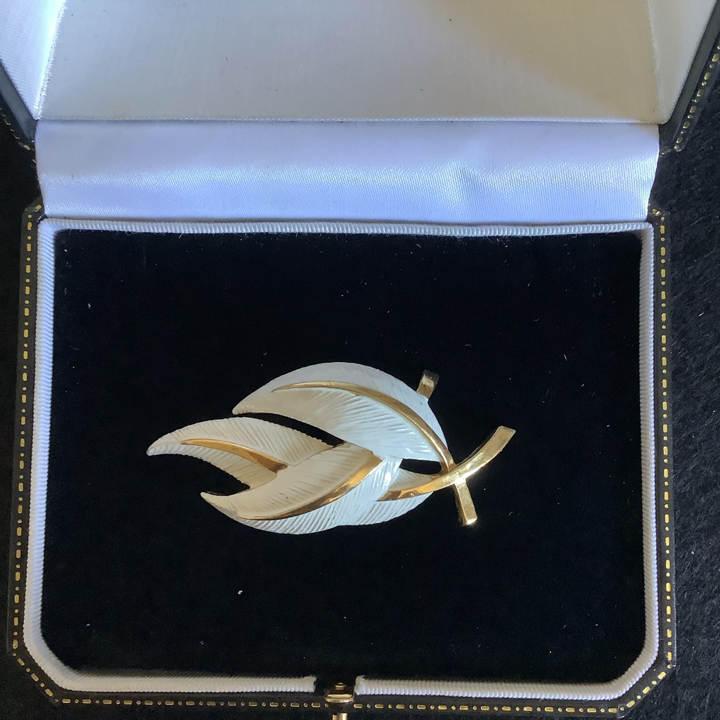Vintage Trifari Brooch 25$
